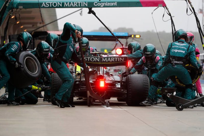 Perkembangan strategi pit stop di balap F1 dan dampaknya terhadap hasil lomba
