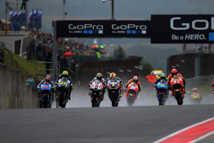 Bagaimana perbedaan handling dan pengendalian motor MotoGP dan Moto2?