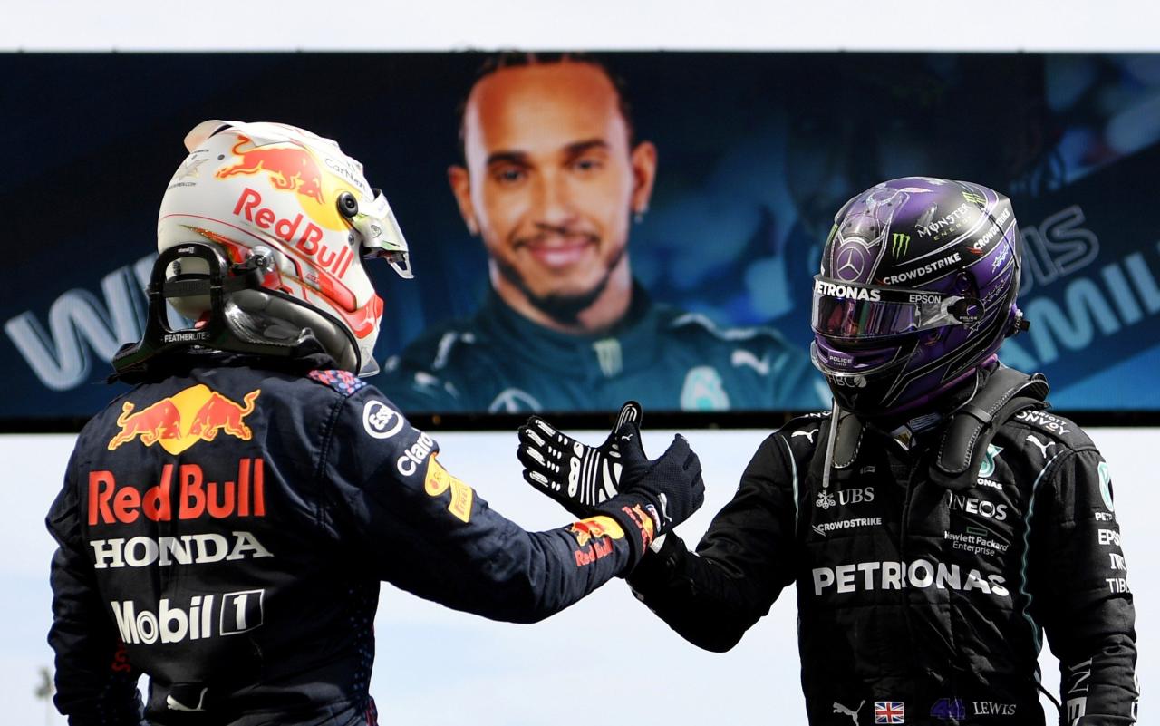 Perbandingan performa Lewis Hamilton vs Max Verstappen saat ini