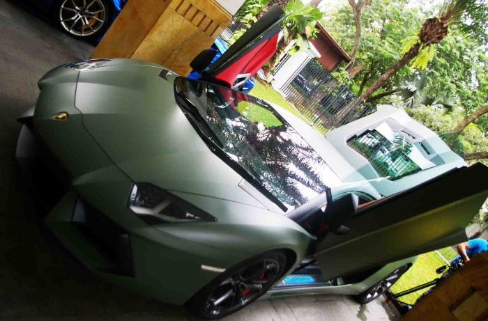 Analisis harga jual kembali Lamborghini dan Ferrari di pasar Indonesia