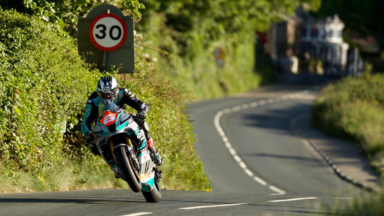 Persiapan fisik dan mental Michael Dunlop untuk Isle of Man TT