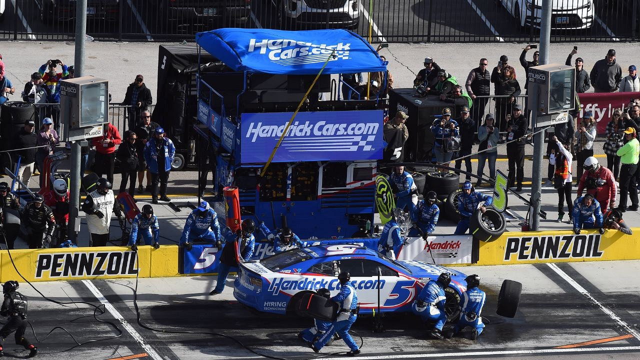 Bagaimana pengaruh teknologi terhadap performa pembalap NASCAR modern?
