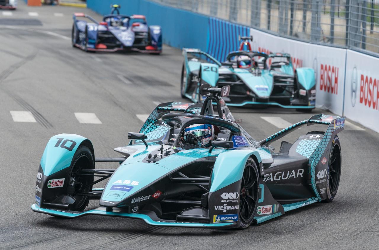 Teknologi terbaru dalam pengembangan mobil balap formula E