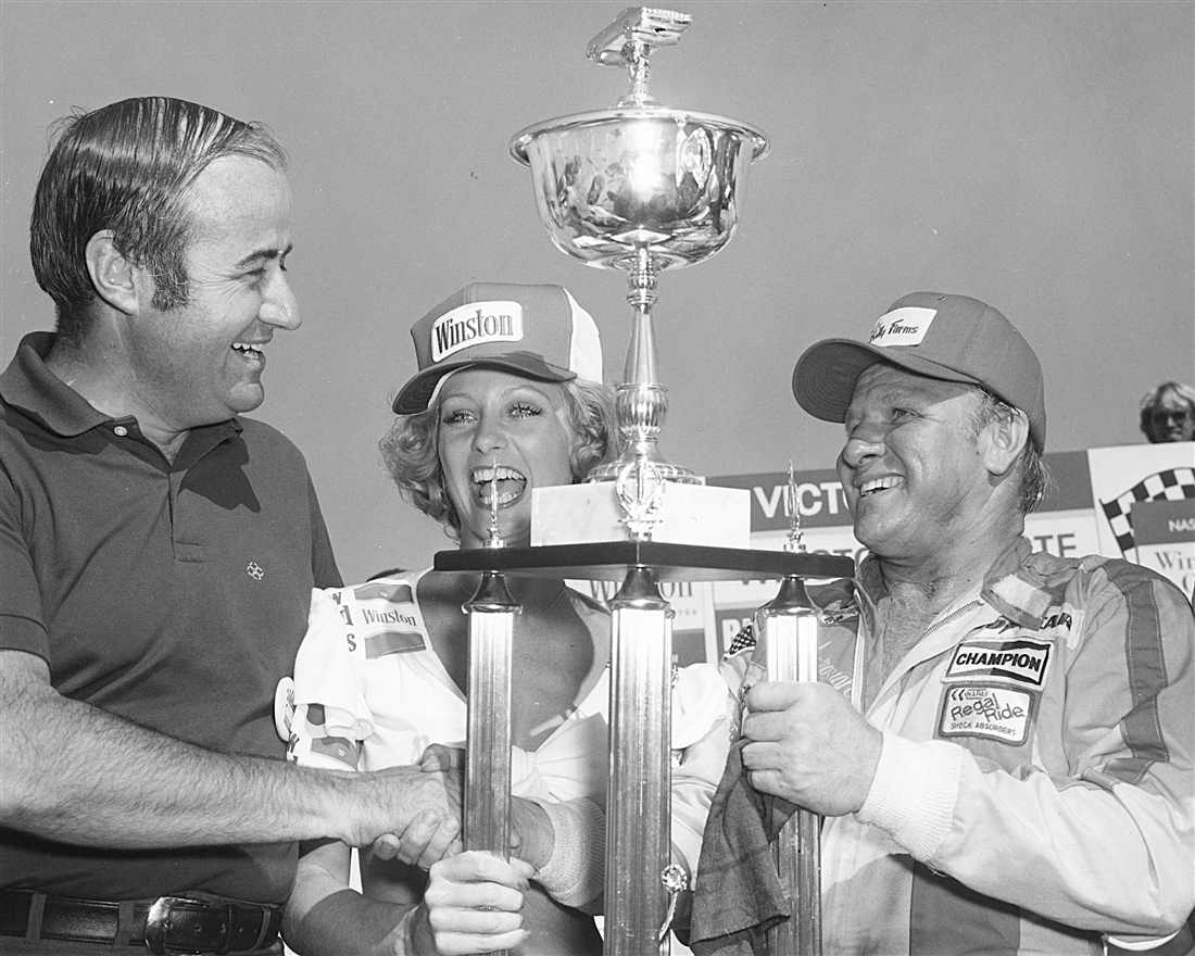 Faktor apa saja yang menentukan kesuksesan seorang pembalap NASCAR?