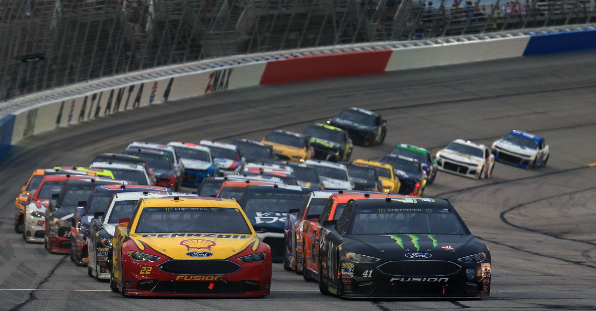 Analisis mendalam strategi balapan pembalap NASCAR yang paling sukses.