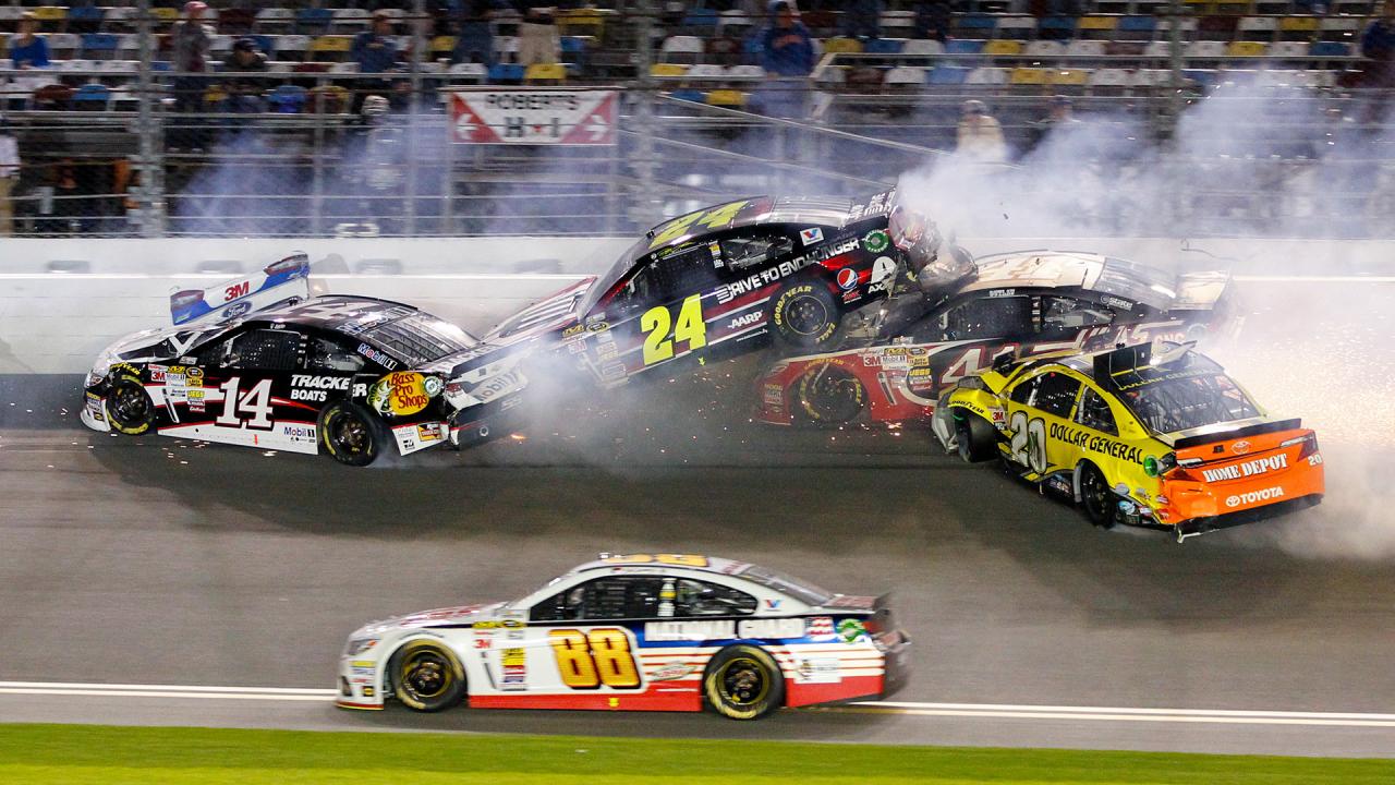 Bodine geoff daytona crash truck 2000 nascar racing series wreck fatal car crashes his taken close during board imgur speedway Analisa detail kecelakaan fatal dan dampaknya pada dunia balap NASCAR.